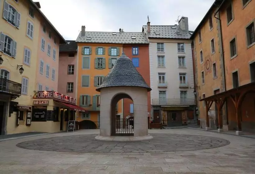 هتل Auberge De La Paix