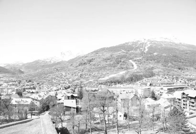 هتل Auberge De La Paix