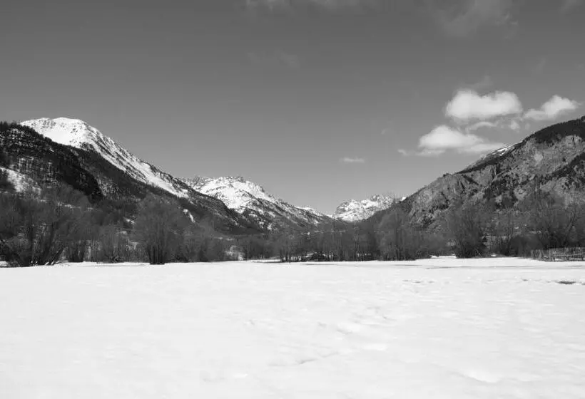 هتل Auberge De La Paix