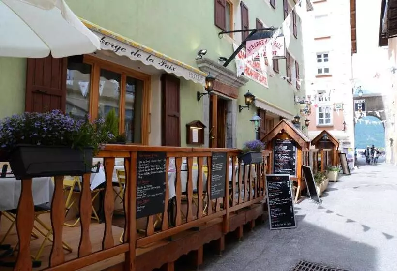 هتل Auberge De La Paix