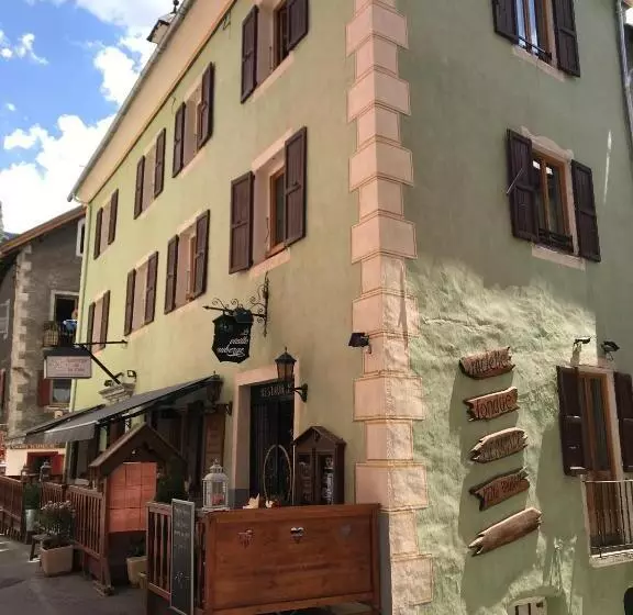 هتل Auberge De La Paix