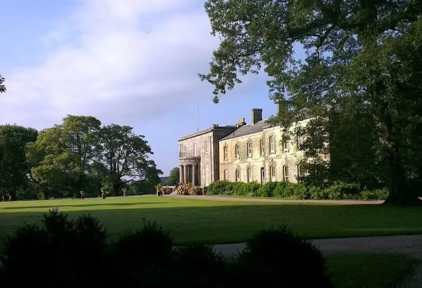 هتل Combe Martin Beach Holiday Park