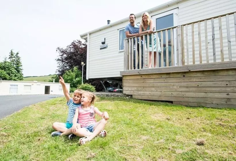 هتل Combe Martin Beach Holiday Park