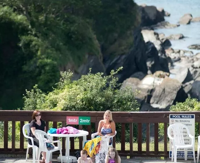 هتل Combe Martin Beach Holiday Park