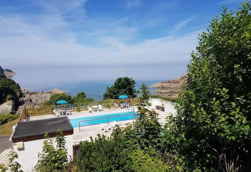 هتل Combe Martin Beach Holiday Park