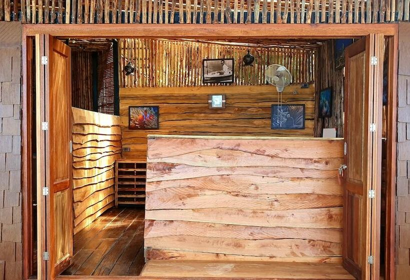 هتل Koh Jum Ocean Beach Resort