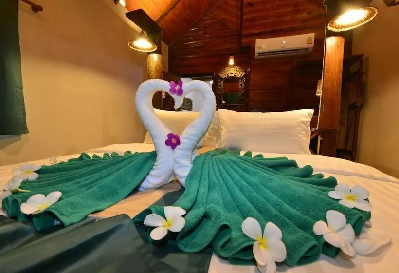 Hotelli Koh Jum Ocean Beach Resort