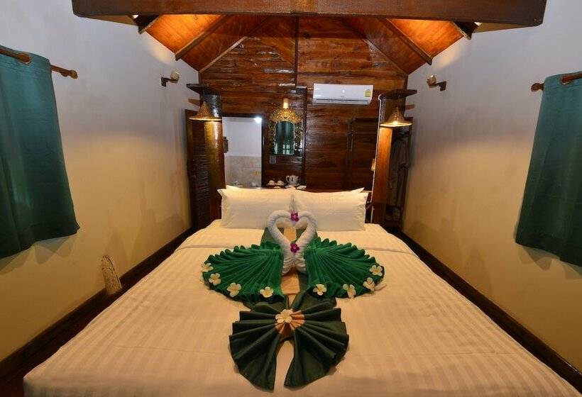 هتل Koh Jum Ocean Beach Resort