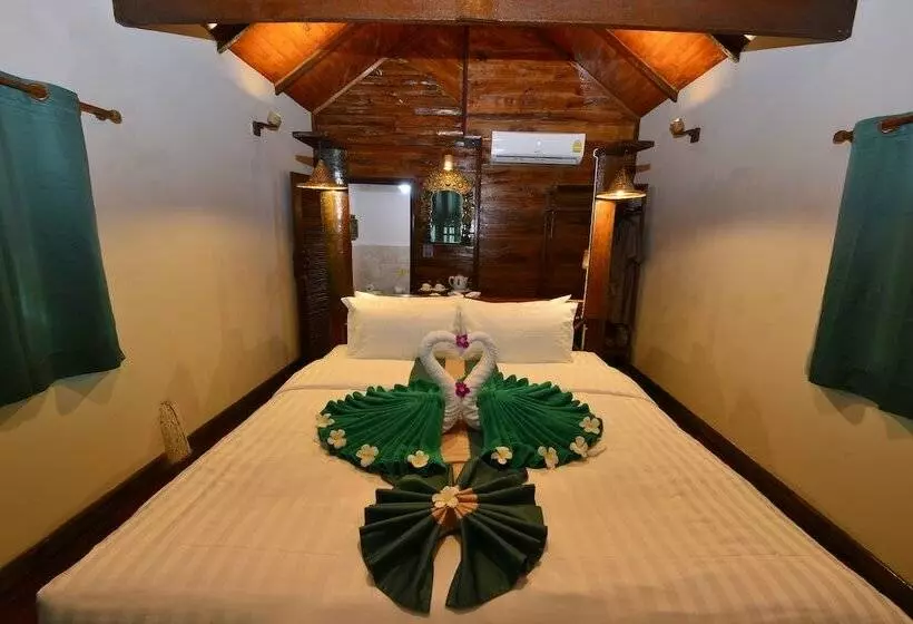 Hotelli Koh Jum Ocean Beach Resort