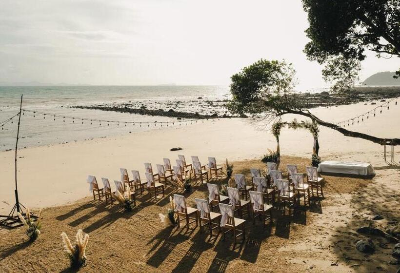 هتل Koh Jum Ocean Beach Resort