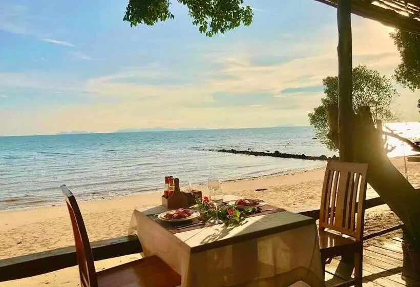 Hotelli Koh Jum Ocean Beach Resort