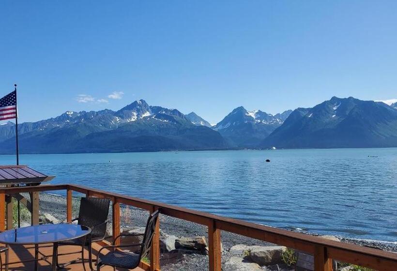 هتل Resurrection Lodge On The Bay