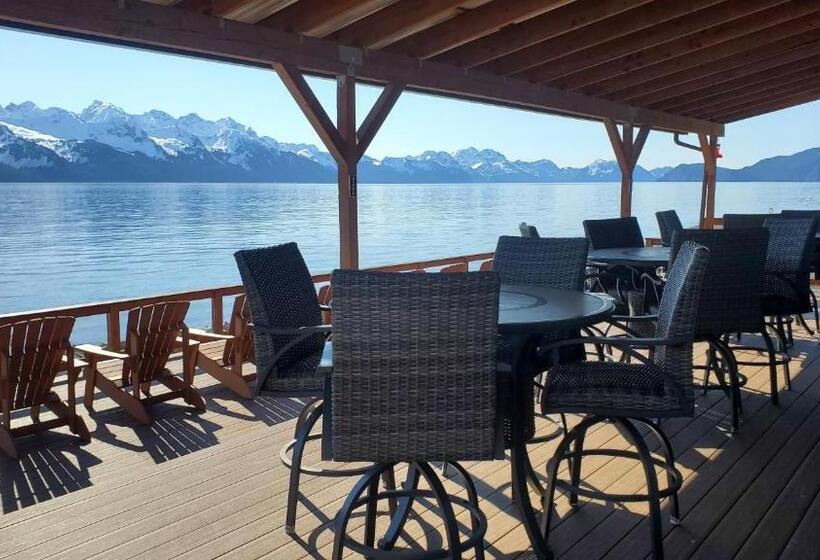 هتل Resurrection Lodge On The Bay