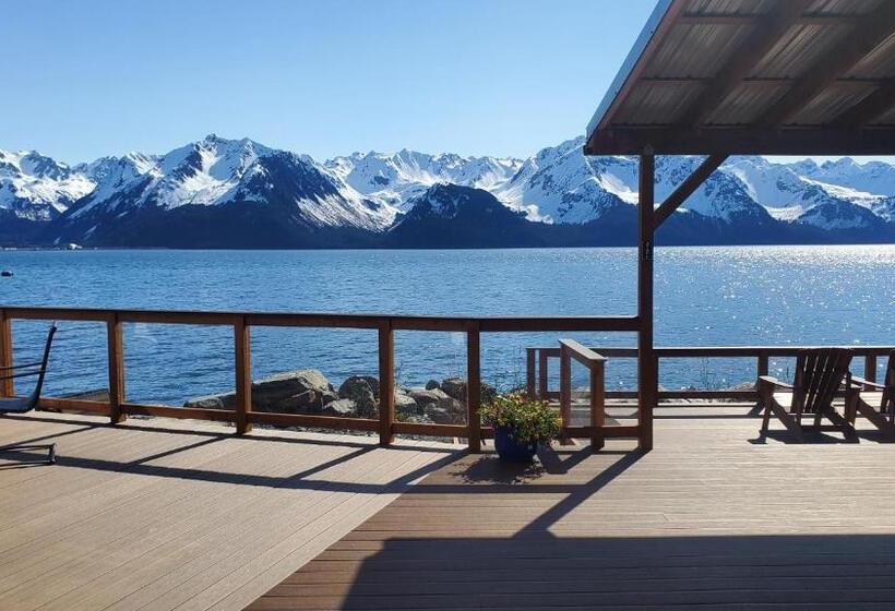 هتل Resurrection Lodge On The Bay