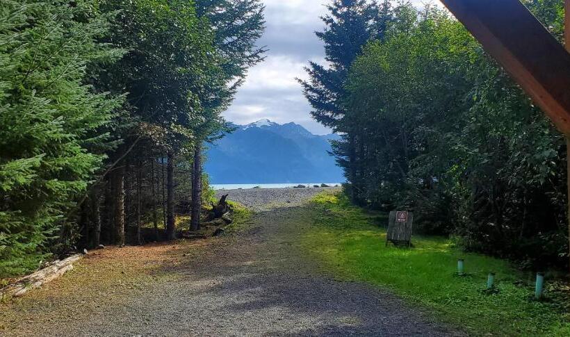 هتل Resurrection Lodge On The Bay