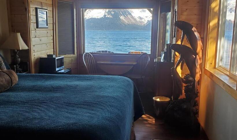 هتل Resurrection Lodge On The Bay