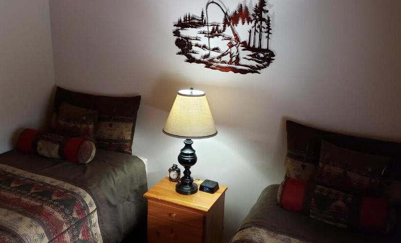 هتل Resurrection Lodge On The Bay