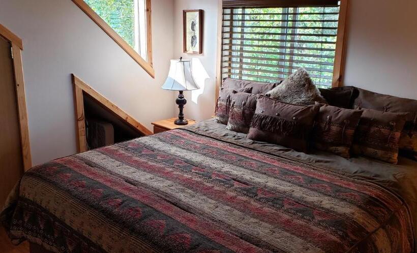 هتل Resurrection Lodge On The Bay