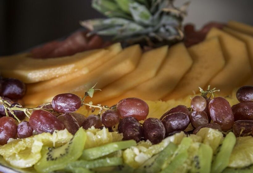 هتل The Elephant Camp