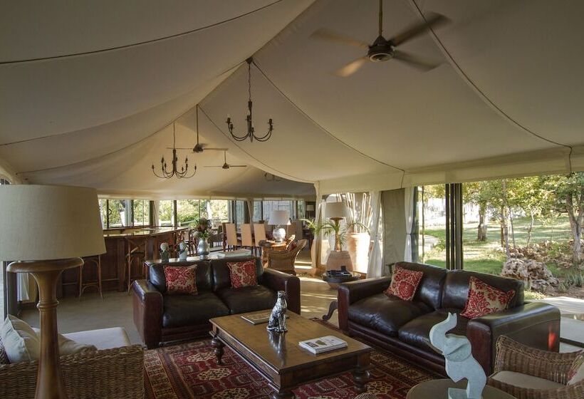 هتل The Elephant Camp