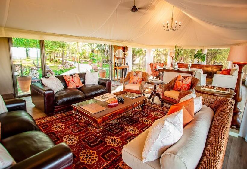 هتل The Elephant Camp