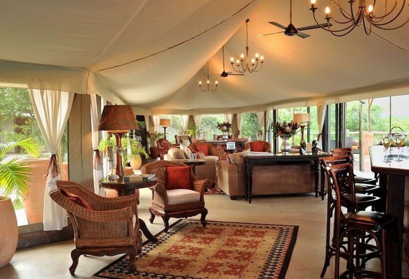 هتل The Elephant Camp