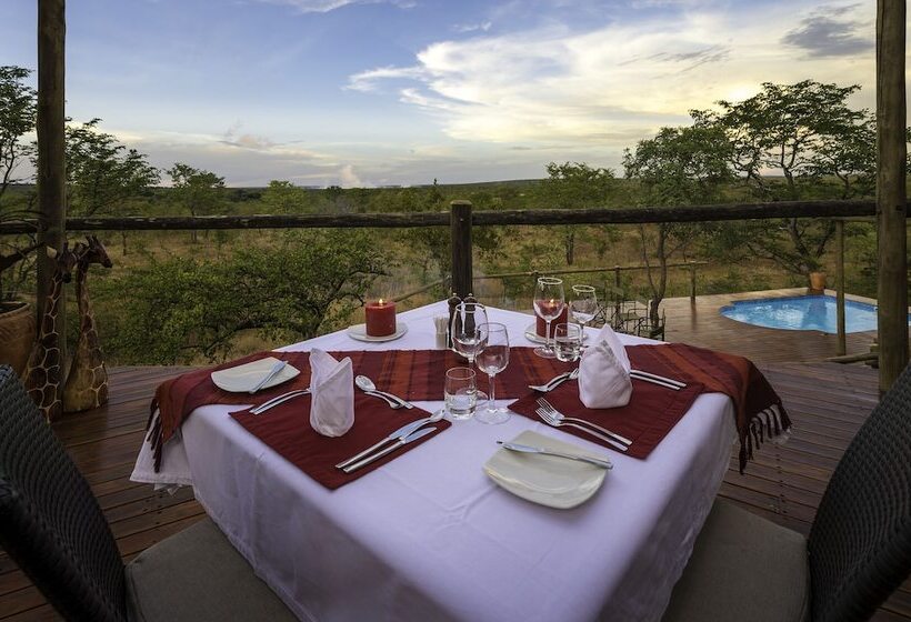 هتل The Elephant Camp