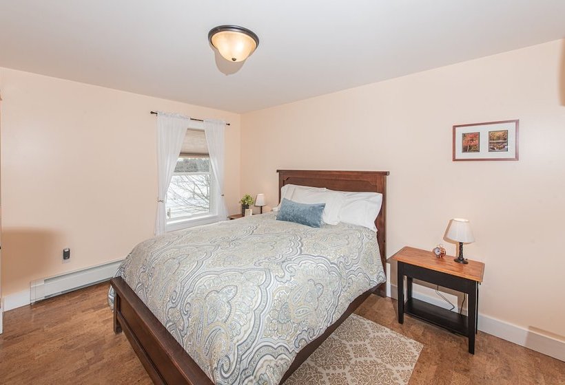 Maple Rock Bed & Breakfast