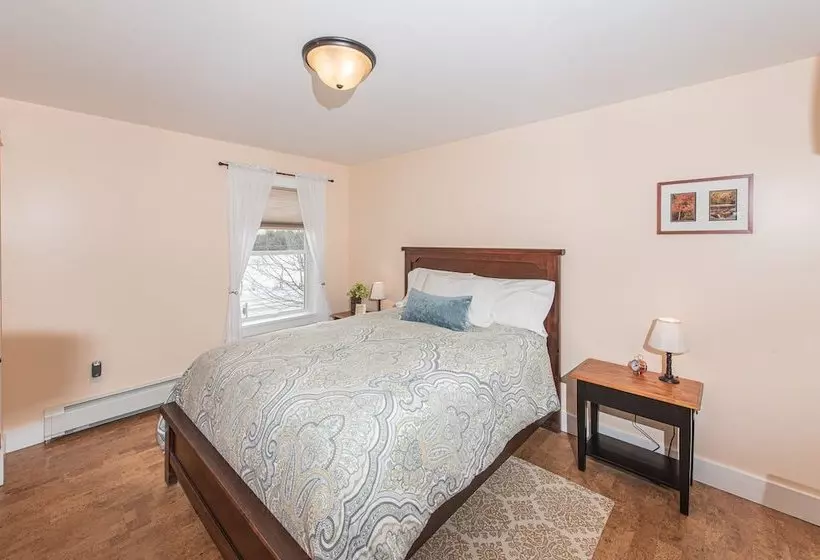 Maple Rock Bed & Breakfast