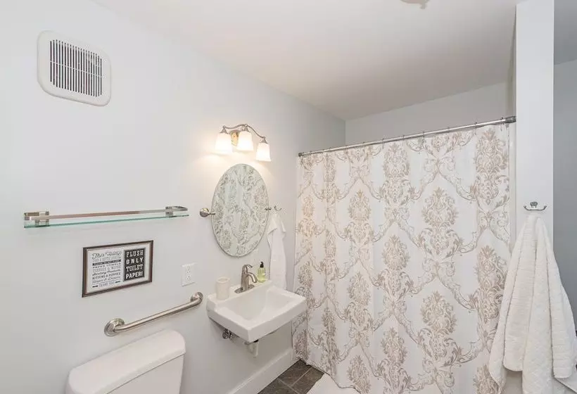 Maple Rock Bed & Breakfast