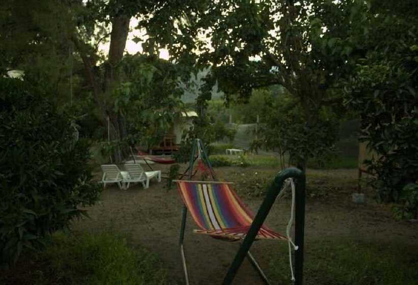 پانسیون Secret Garden Hotel & Bungalows