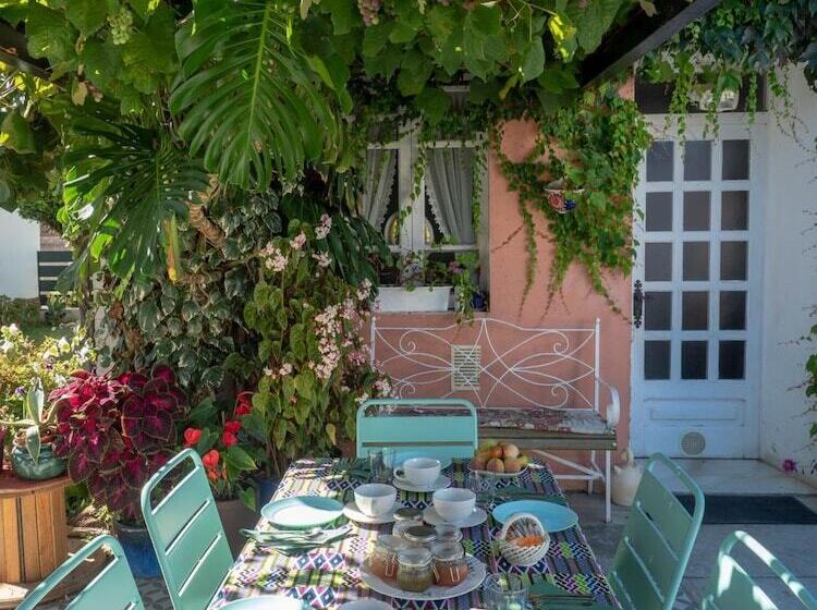 تختخواب و صبحانه Casa Lourido