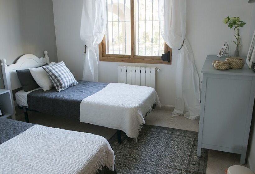 تختخواب و صبحانه La Maravilla