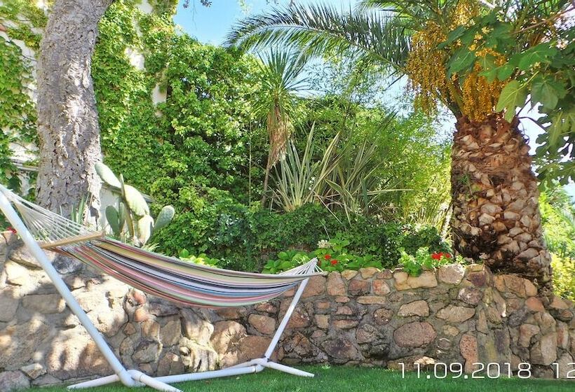 تختخواب و صبحانه La Roqueta