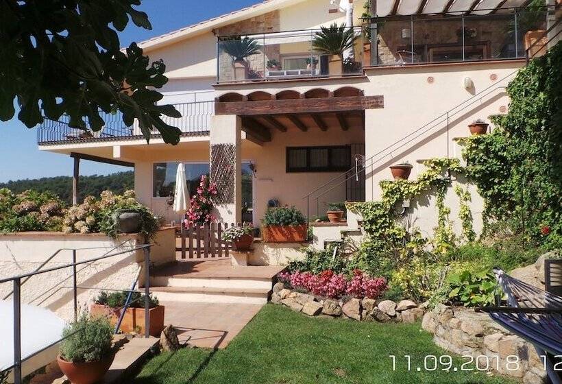 تختخواب و صبحانه La Roqueta