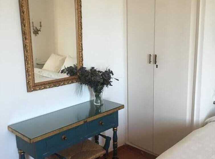 تختخواب و صبحانه La Roqueta