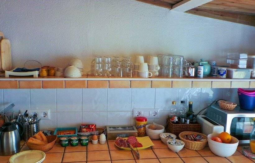 تختخواب و صبحانه La Roqueta