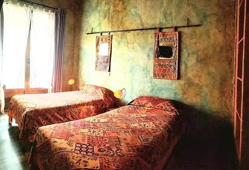 Hostal Artistic B&b