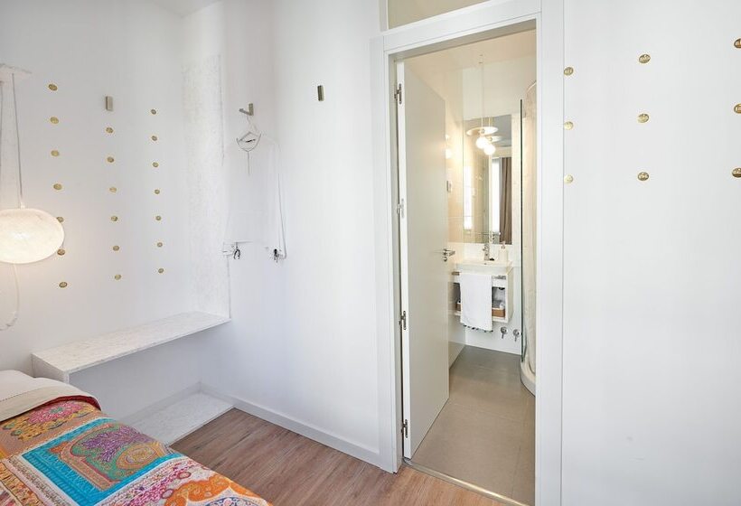 مسافرخانه Madridcito