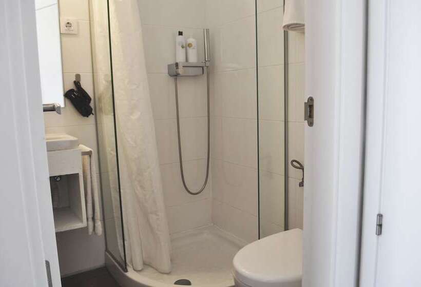 مسافرخانه Madridcito