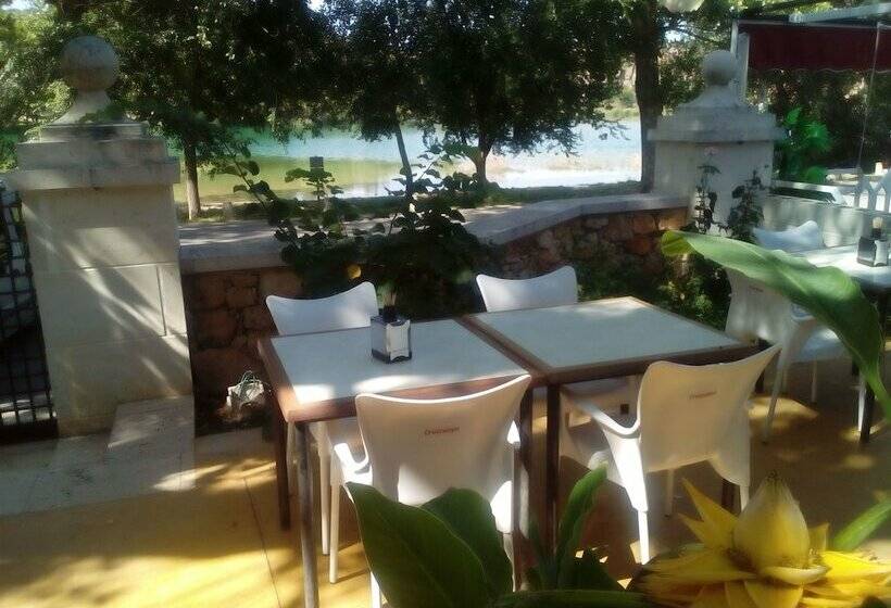 هتل Hostal El Molino