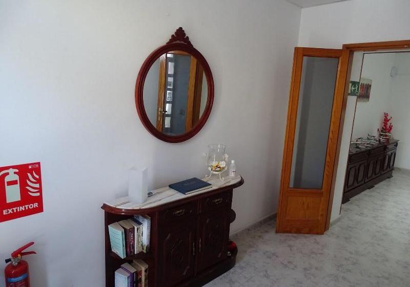 Rickaty Lodge Bed And Breakfast, Hotel De Aeropuerto, Plane Spotting Hotel, Las Palmas Airport, Gran