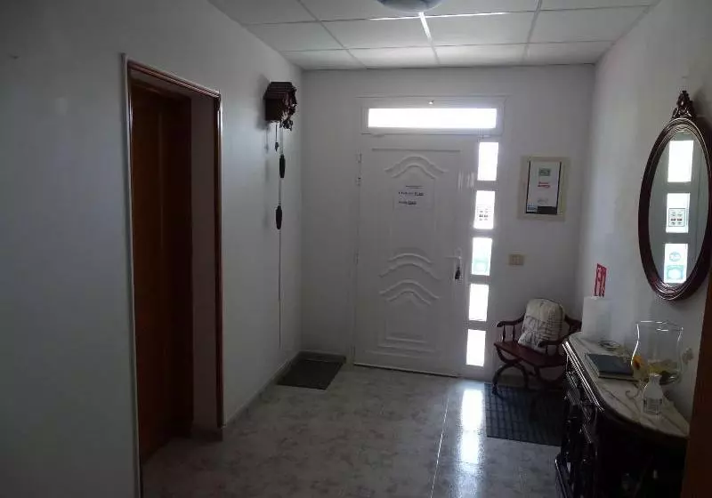 Rickaty Lodge Bed And Breakfast, Hotel De Aeropuerto, Plane Spotting Hotel, Las Palmas Airport, Gran