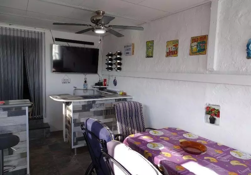 Rickaty Lodge Bed And Breakfast, Hotel De Aeropuerto, Plane Spotting Hotel, Las Palmas Airport, Gran