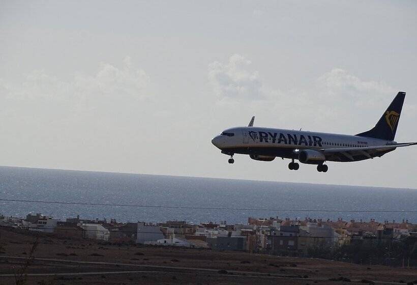 Rickaty Lodge Bed And Breakfast, Hotel De Aeropuerto, Plane Spotting Hotel, Las Palmas Airport, Gran