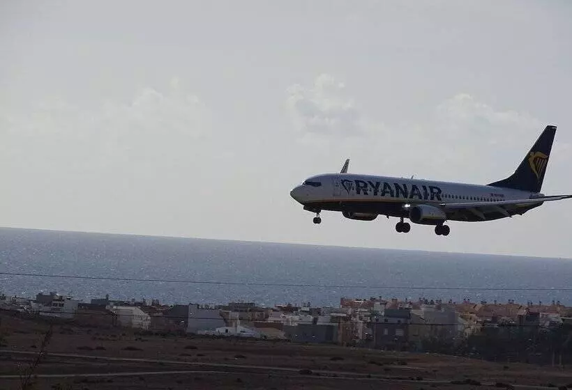 Rickaty Lodge Bed And Breakfast, Hotel De Aeropuerto, Plane Spotting Hotel, Las Palmas Airport, Gran