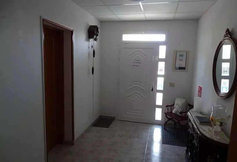 Rickaty Lodge Bed And Breakfast, Hotel De Aeropuerto, Plane Spotting Hotel, Las Palmas Airport, Gran