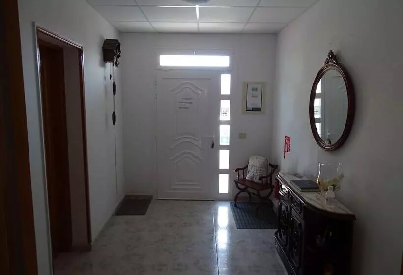 Rickaty Lodge Bed And Breakfast, Hotel De Aeropuerto, Plane Spotting Hotel, Las Palmas Airport, Gran