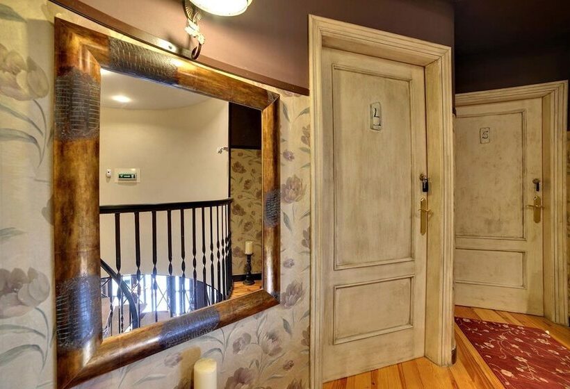 Hostal Rural Txapi Txuri Logis Hotels