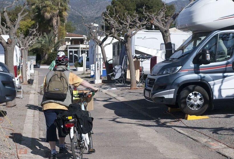 هتل Camping Tauro